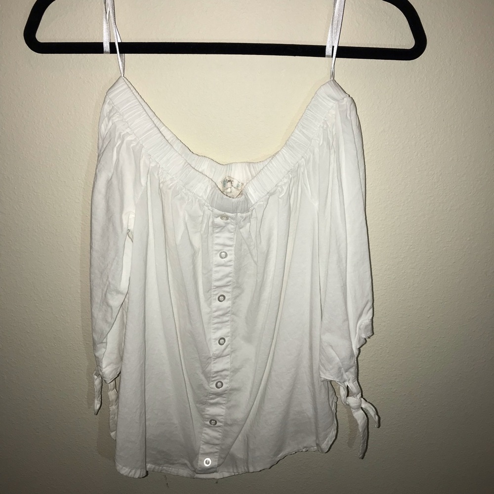 Super cute off the shoulder blouse! (Never worn)